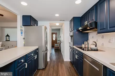 Entry Way - 696 Shore Dr, Joppa, MD 21085 photo 6 of 9