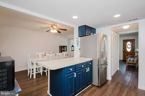 Entry Way - 696 Shore Dr, Joppa, MD 21085 photo 7 of 9
