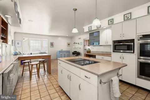 Kitchen - 2712 Crystal Ln, Baldwin, MD 21013 photo 6 of 7