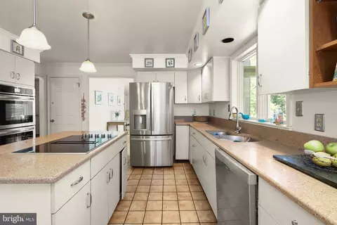 Kitchen - 2712 Crystal Ln, Baldwin, MD 21013 photo 5 of 7
