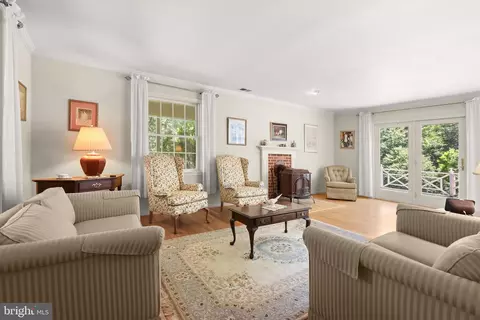 Living - 2712 Crystal Ln, Baldwin, MD 21013 photo 1 of 3