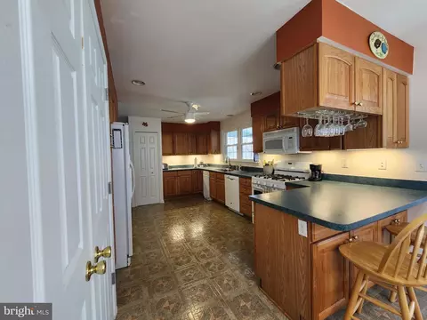 Kitchen - 215 Garnett Rd, Joppa, MD 21085 photo 3 of 4