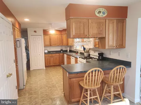 Kitchen - 215 Garnett Rd, Joppa, MD 21085 photo 4 of 4