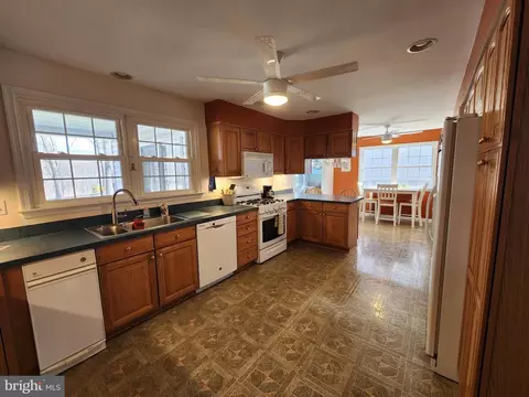 Kitchen - 215 Garnett Rd, Joppa, MD 21085 photo 2 of 4
