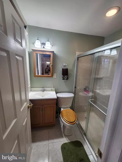 Bath - 215 Garnett Rd, Joppa, MD 21085 photo 3 of 3