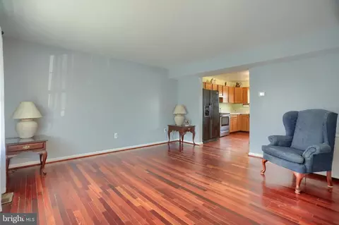 Living - 808 White Pine Ln, Joppa, MD 21085 photo 3 of 4