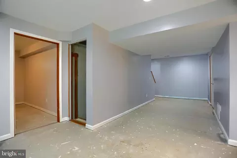 Entry Way - 808 White Pine Ln, Joppa, MD 21085 photo 7 of 7