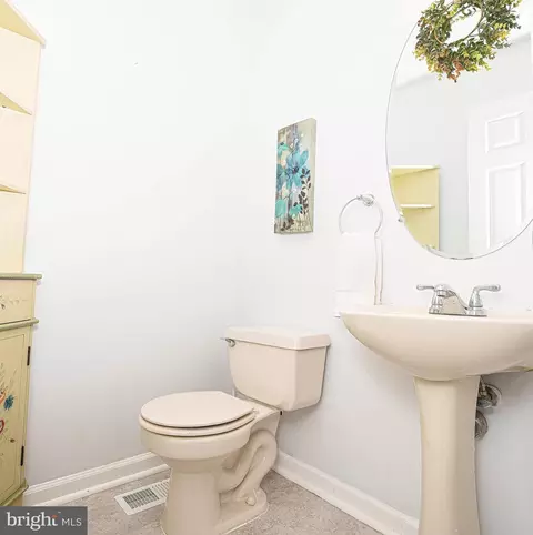 Bath - 2015 Pointview Cir, Forest Hill, MD 21050 photo 1 of 2