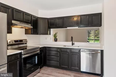 Kitchen - 330 Fullerton Pl, Abingdon, MD 21009 photo 2 of 2