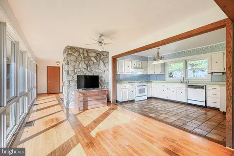 Living - 2807 Pocock Rd, Monkton, MD 21111 photo 1 of 3