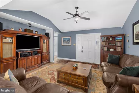 Entry Way - 2508 Lincrest Rd, Joppa, MD 21085 photo 2 of 4