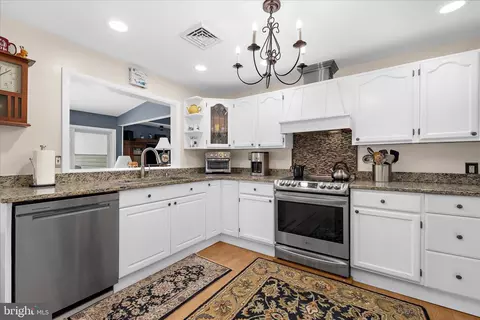 Kitchen - 2508 Lincrest Rd, Joppa, MD 21085 photo 5 of 6