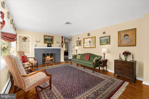 Living - 2508 Lincrest Rd, Joppa, MD 21085 photo 2 of 5