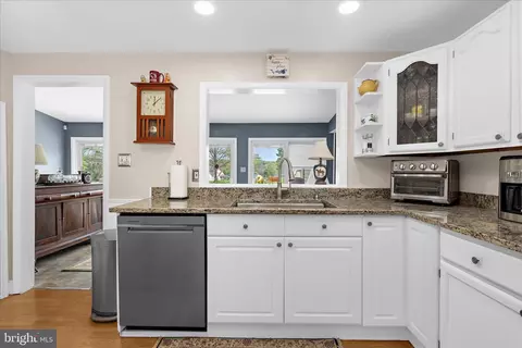 Kitchen - 2508 Lincrest Rd, Joppa, MD 21085 photo 6 of 6