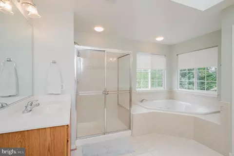 Bath - 2623 E Rhododendron Dr, Abingdon, MD 21009 photo 2 of 5