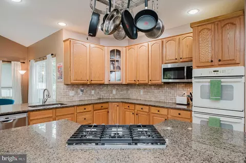 Kitchen - 2623 E Rhododendron Dr, Abingdon, MD 21009 photo 7 of 10