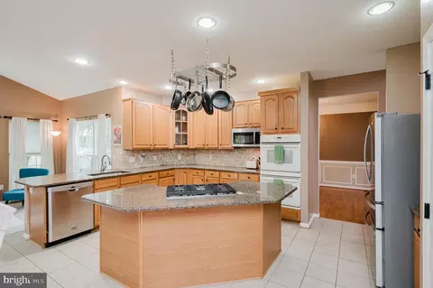 Kitchen - 2623 E Rhododendron Dr, Abingdon, MD 21009 photo 5 of 10