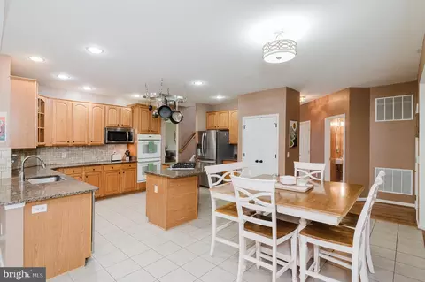 Kitchen - 2623 E Rhododendron Dr, Abingdon, MD 21009 photo 10 of 10