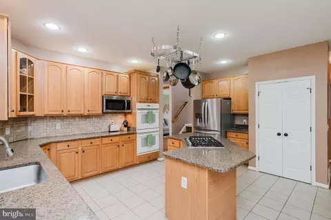Kitchen - 2623 E Rhododendron Dr, Abingdon, MD 21009 photo 4 of 10