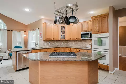 Kitchen - 2623 E Rhododendron Dr, Abingdon, MD 21009 photo 6 of 10