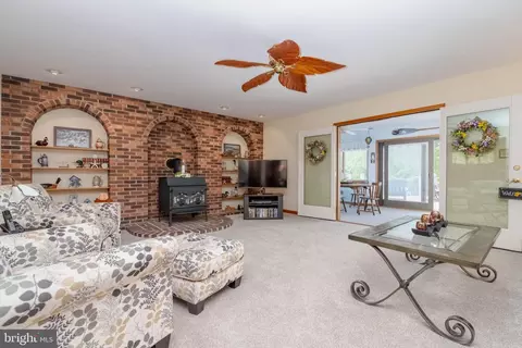 Living - 110 Shell Cove Ct, Joppa, MD 21085 photo 2 of 2