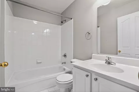 Bath - 627 Berwick Ct, Abingdon, MD 21009 photo 3 of 3