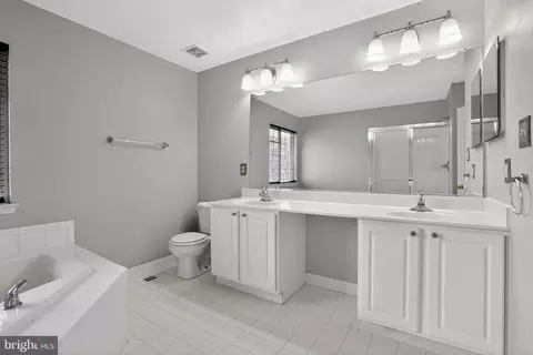 Bath - 627 Berwick Ct, Abingdon, MD 21009 photo 2 of 3