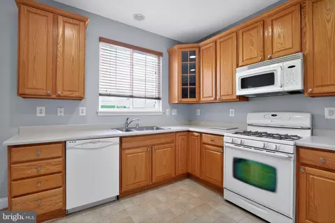 Kitchen - 627 Berwick Ct, Abingdon, MD 21009 photo 2 of 2