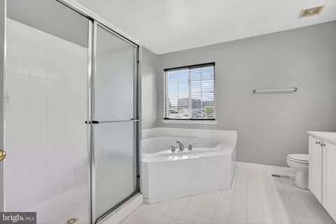 Bath - 627 Berwick Ct, Abingdon, MD 21009 photo 1 of 3