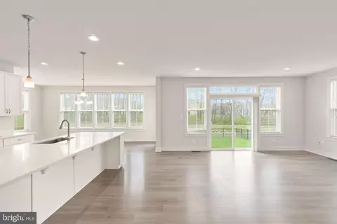 Living - 2511 Easy St, Fallston, MD 21047 photo 3 of 5