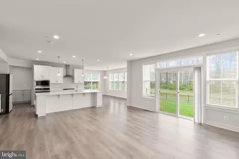 Living - 2511 Easy St, Fallston, MD 21047 photo 1 of 5