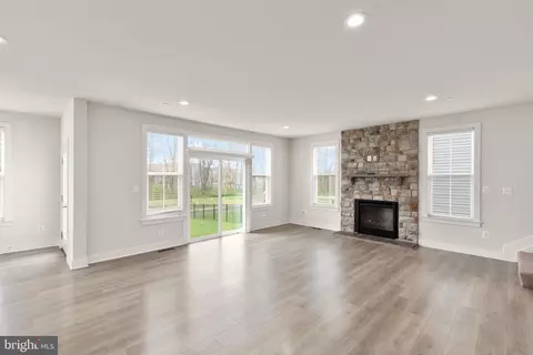 Living - 2511 Easy St, Fallston, MD 21047 photo 4 of 5