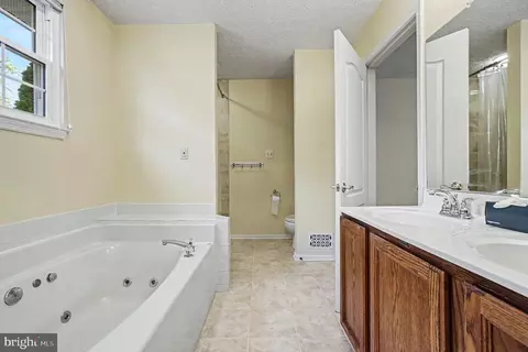 Bath - 918 Deer Ct, Abingdon, MD 21009 photo 2 of 5