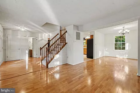 Entry Way - 918 Deer Ct, Abingdon, MD 21009 photo 2 of 4