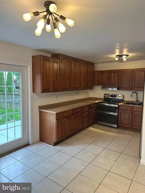 Kitchen - 323 Chimney Oak Dr, Joppa, MD 21085 photo 2 of 2