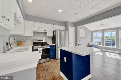 Kitchen - 402 Macintosh Cir, Joppa, MD 21085 photo 4 of 4
