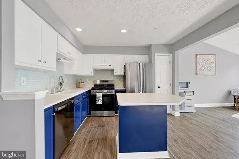 Kitchen - 402 Macintosh Cir, Joppa, MD 21085 photo 2 of 4