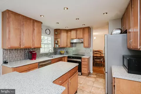 Kitchen - 414 Abbey Cir, Abingdon, MD 21009 photo 5 of 6