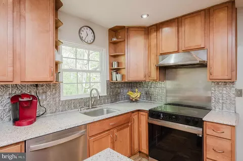 Kitchen - 414 Abbey Cir, Abingdon, MD 21009 photo 6 of 6
