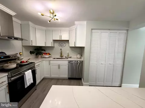 Kitchen - 701 Shore Dr, Joppa, MD 21085 photo 12 of 13