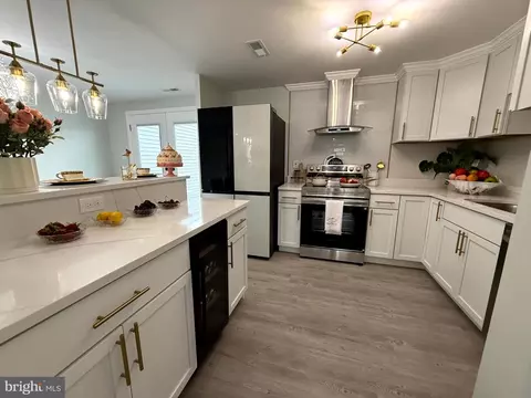 Kitchen - 701 Shore Dr, Joppa, MD 21085 photo 10 of 13