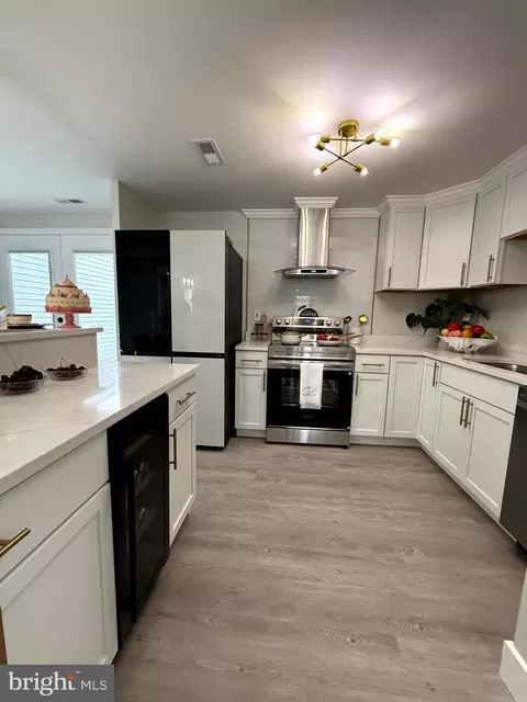 Kitchen - 701 Shore Dr, Joppa, MD 21085 photo 11 of 13