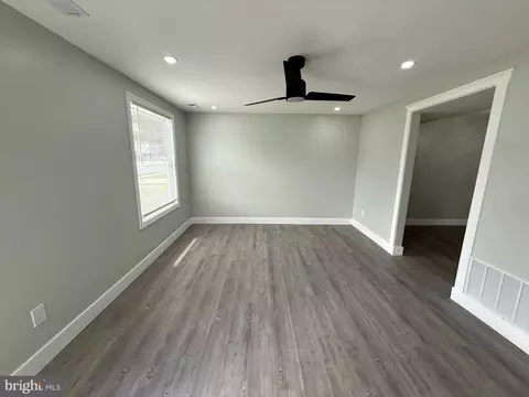 Living - 701 Shore Dr, Joppa, MD 21085 photo 3 of 13