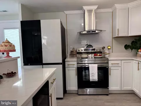 Kitchen - 701 Shore Dr, Joppa, MD 21085 photo 5 of 13