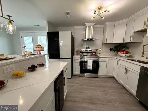 Kitchen - 701 Shore Dr, Joppa, MD 21085 photo 4 of 13