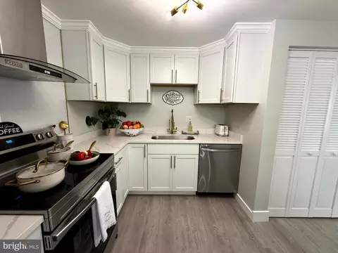 Kitchen - 701 Shore Dr, Joppa, MD 21085 photo 8 of 13