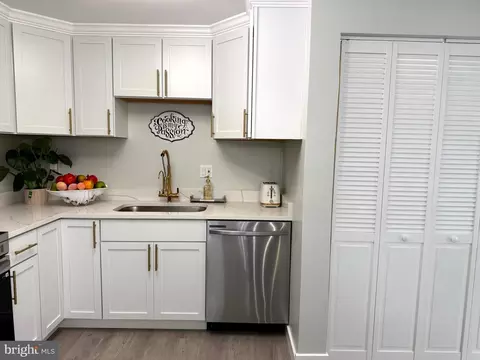 Kitchen - 701 Shore Dr, Joppa, MD 21085 photo 13 of 13
