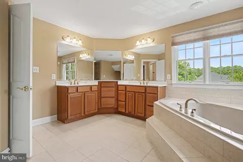 Bath - 1608 Angleside Rd, Fallston, MD 21047 photo 2 of 6
