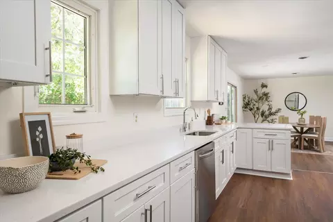 Kitchen - 621 Wingleaf Ct, Edgewood, MD 21040 photo 3 of 4