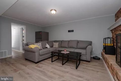 Living - 615 Wingleaf Ct, Edgewood, MD 21040 photo 2 of 2